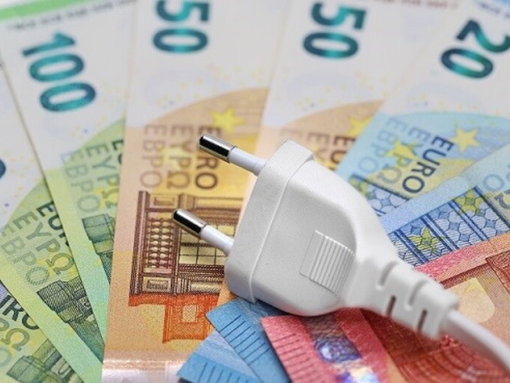 Orari migliori per risparmiare sulle bollette della luce